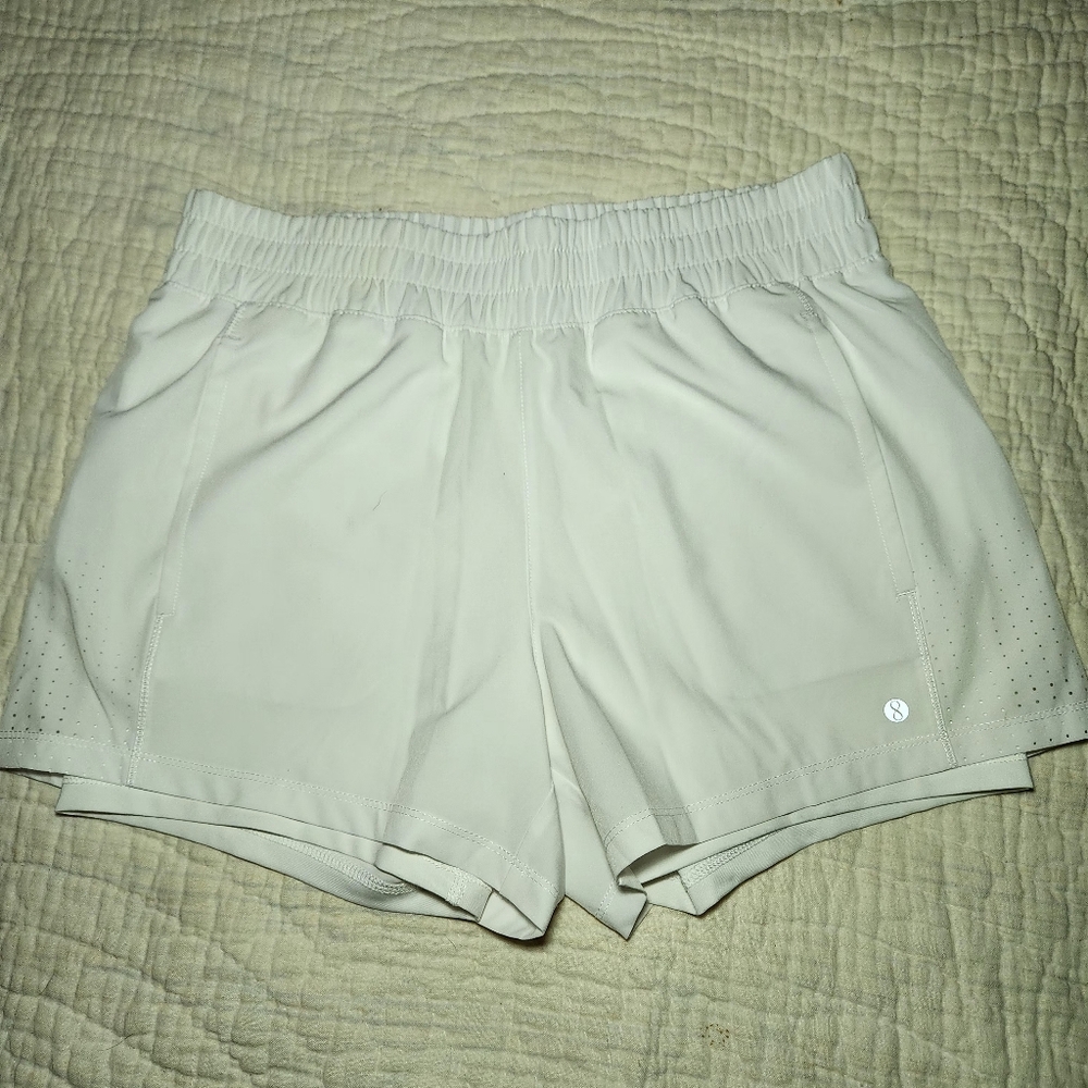 Layers White Quick Dry Size Medium Athletic Shorts Running Activewear Pockets
